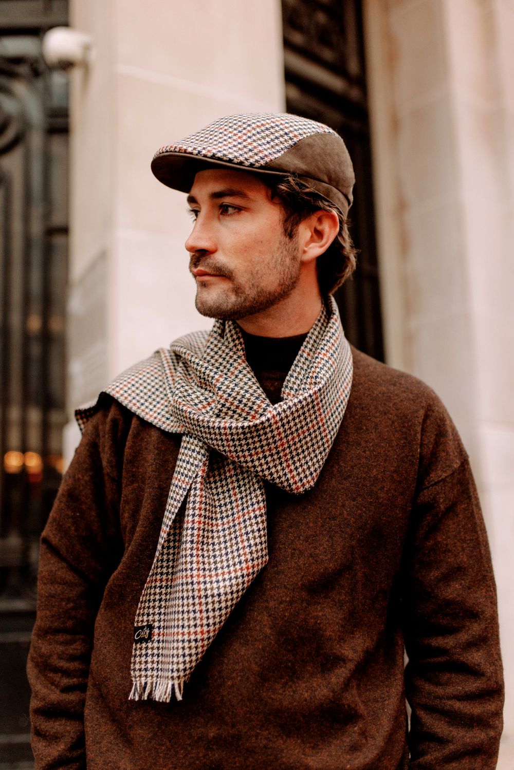 Grey flat cap.